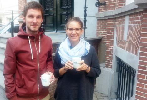 Augustin en Chiara tijdens een pauze bij de Taalunie in Den Haag